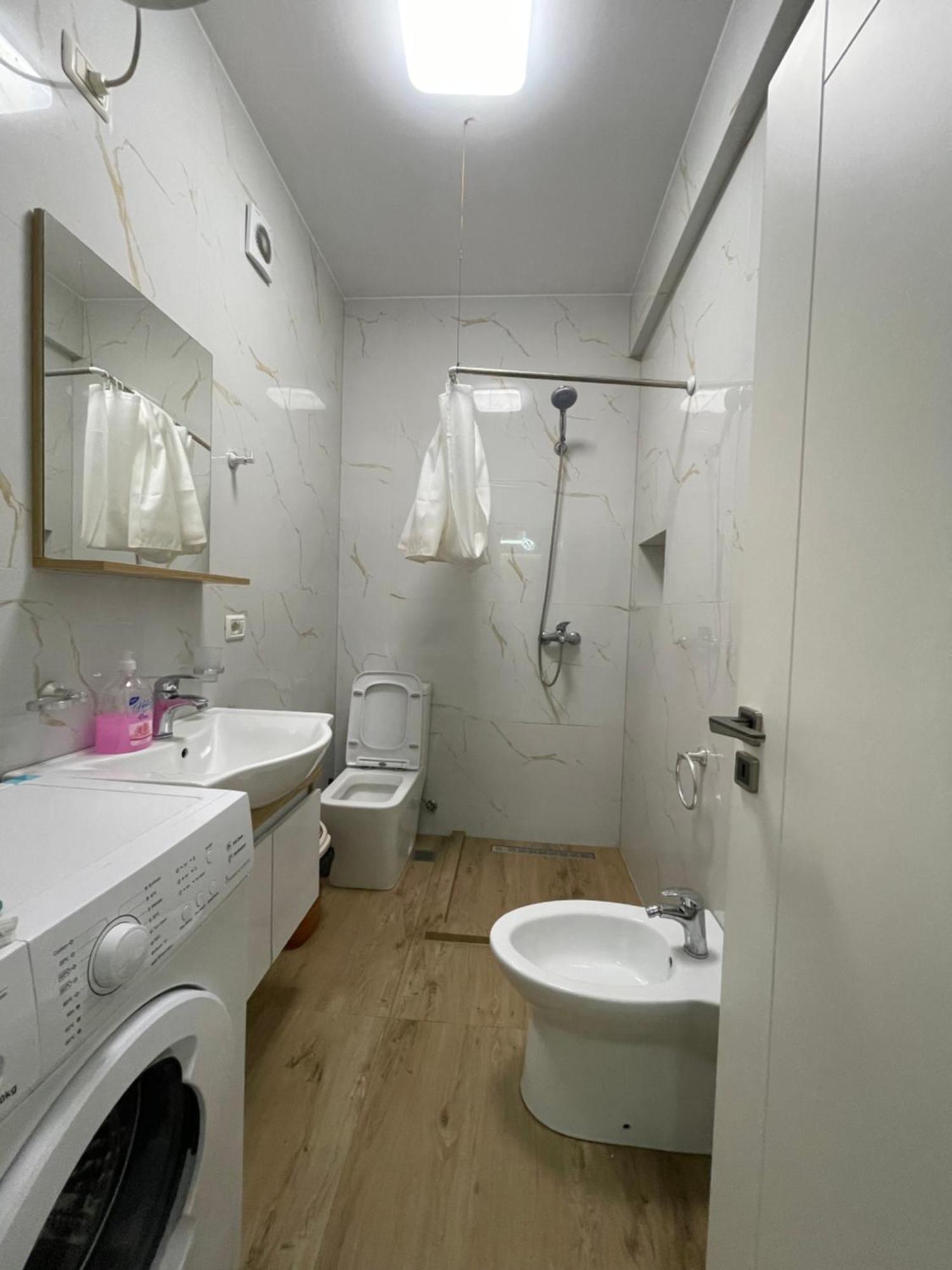 Condor Center Luxury Apartment Tirana Bagian luar foto