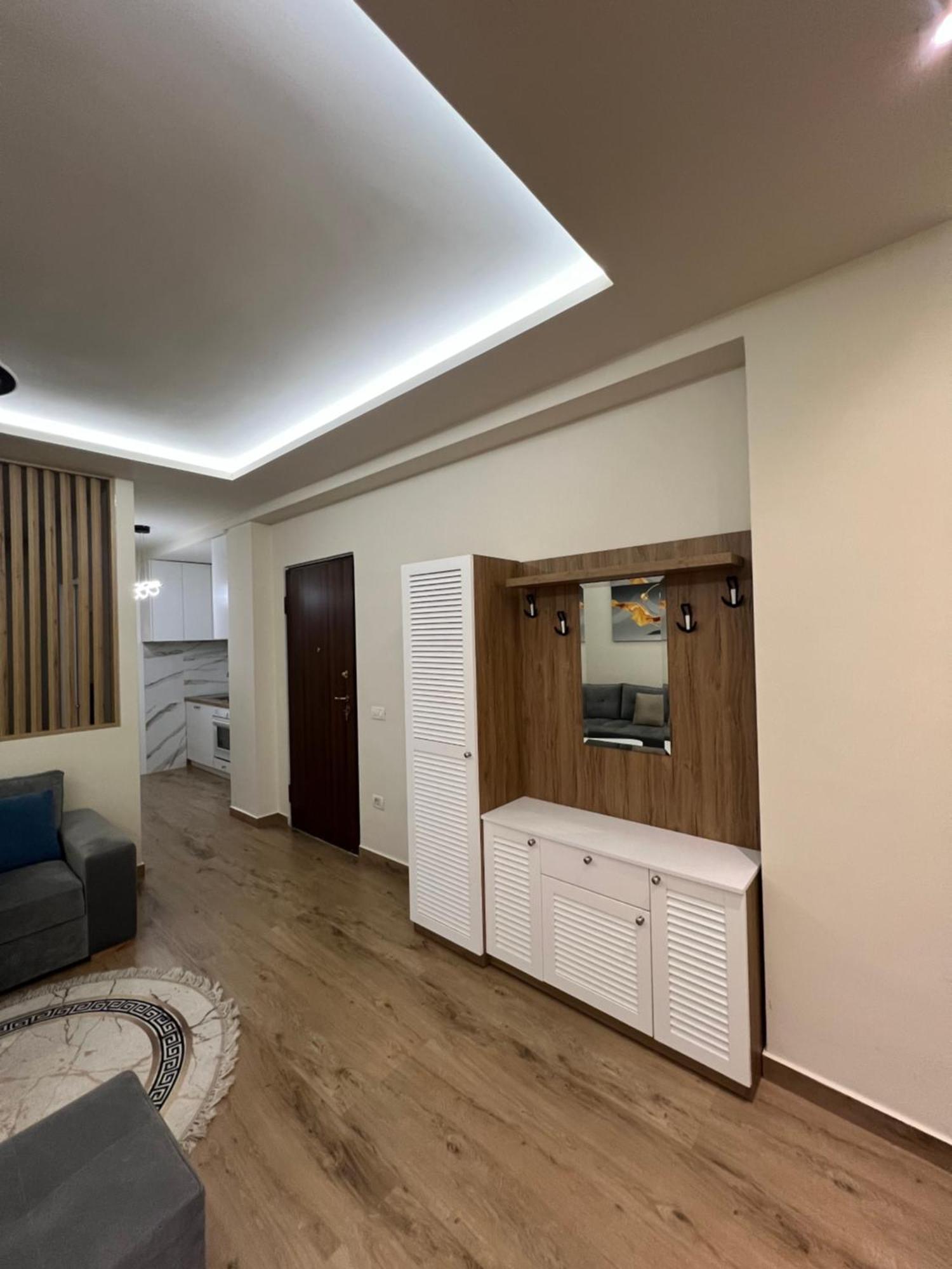 Condor Center Luxury Apartment Tirana Bagian luar foto